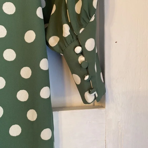 EUC. Boden Portia dress in green and white polka dot key hole slit. 4L - Picture 3 of 6